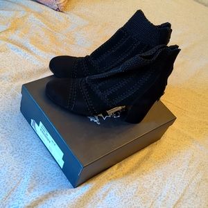 Silent d booties 41 nib